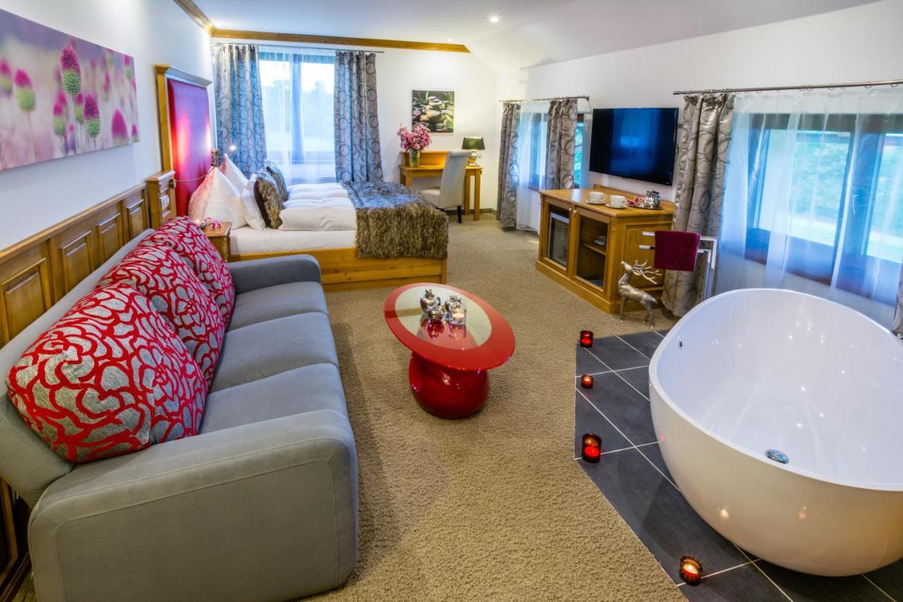 Wellness Hotel V Nebi Kořenov エクステリア 写真